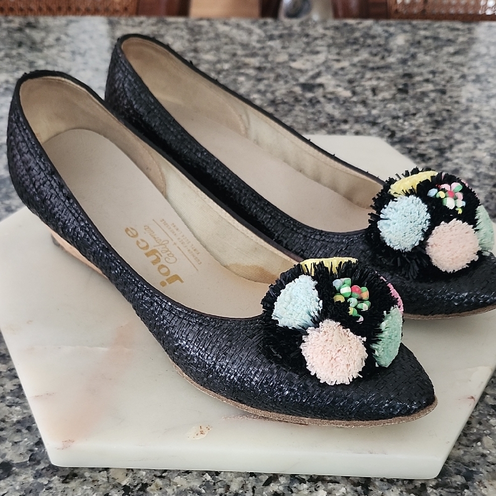 Joyce Vintage Powder Puff Blackstraw Pom Pom Shoes Size 7.5